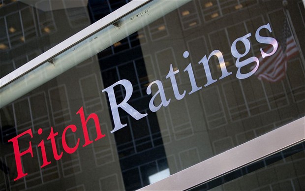 Ο οίκος Fitch αμφισβητεί την αποτελεσματικότητα της ποσοτικής χαλάρωσης
