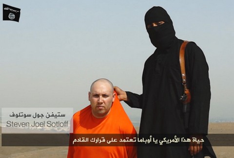 Δείτε το φρικιαστικό βίντεο του αποκεφαλισμού Αμερικανού δημοσιογράφου από την ISIS