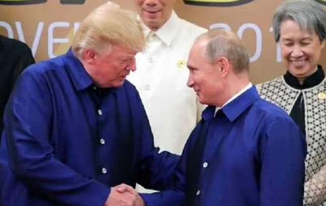 Τελικά βρέθηκαν και συζήτησαν Πούτιν και Τραμπ στο Βιετνάμ